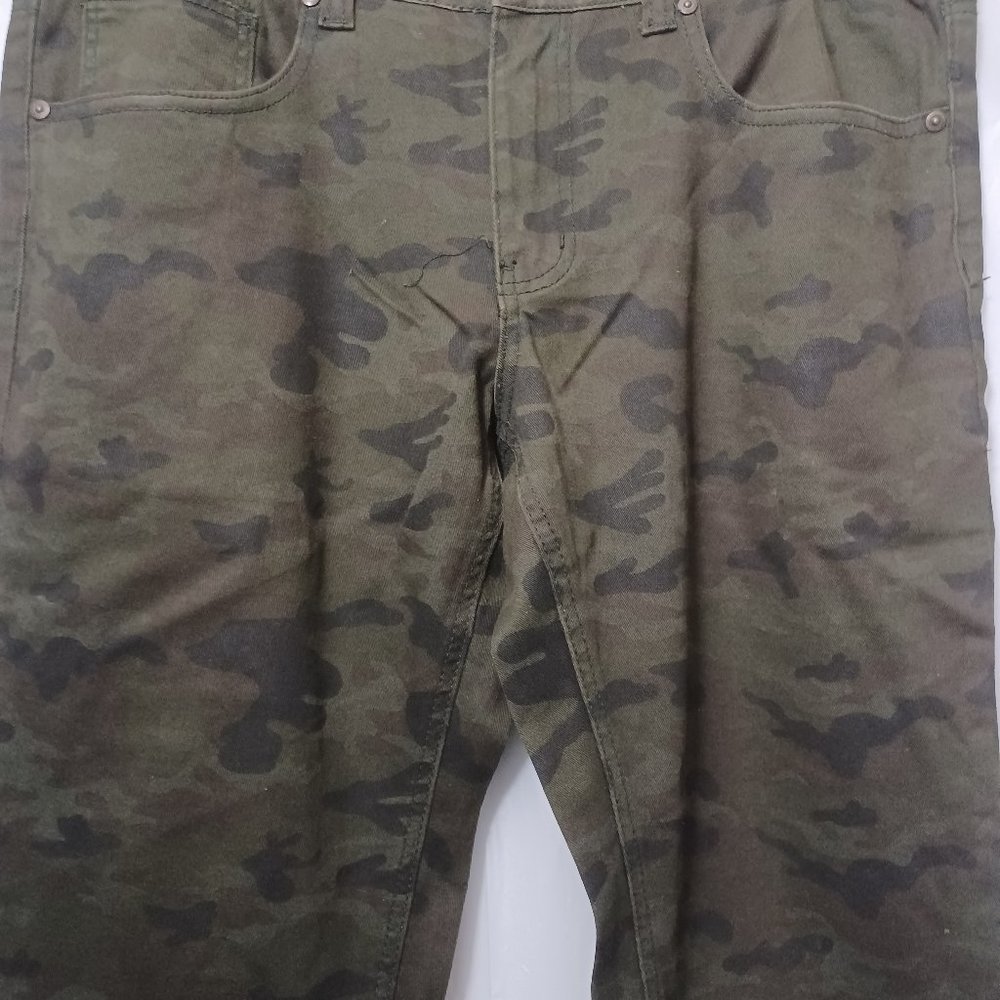 FOREVER 21 MEN SLIM CAMO PANTS